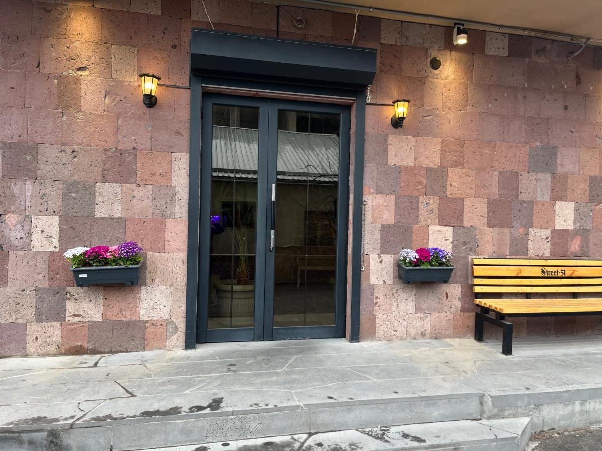 Street51 Hostel Ереван Екстериор снимка