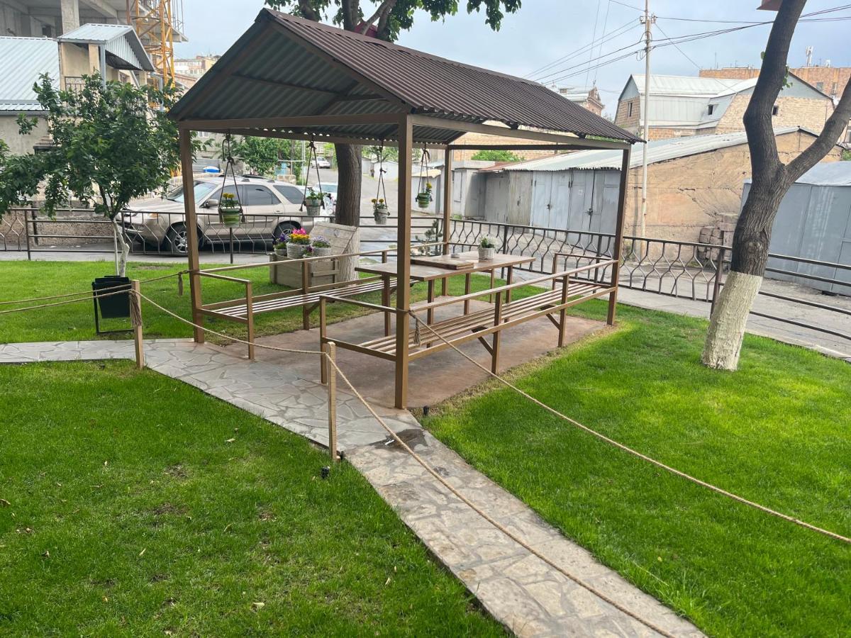 Street51 Hostel Ереван Екстериор снимка